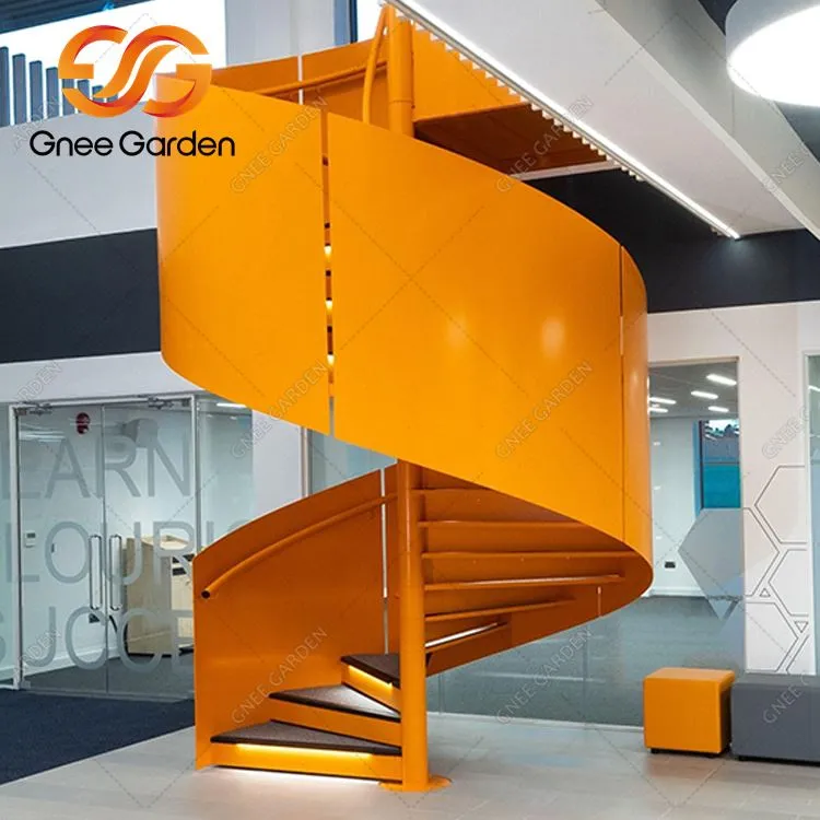 أثار كورتن سلالم صدئة