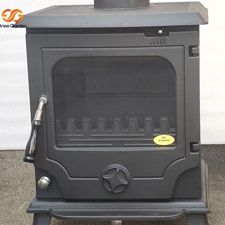 موقد حطب في غرفة المعيشة