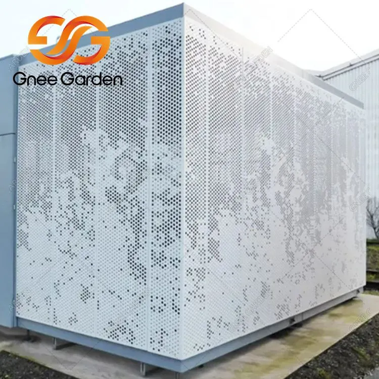 الألواح المعدنية الخارجية