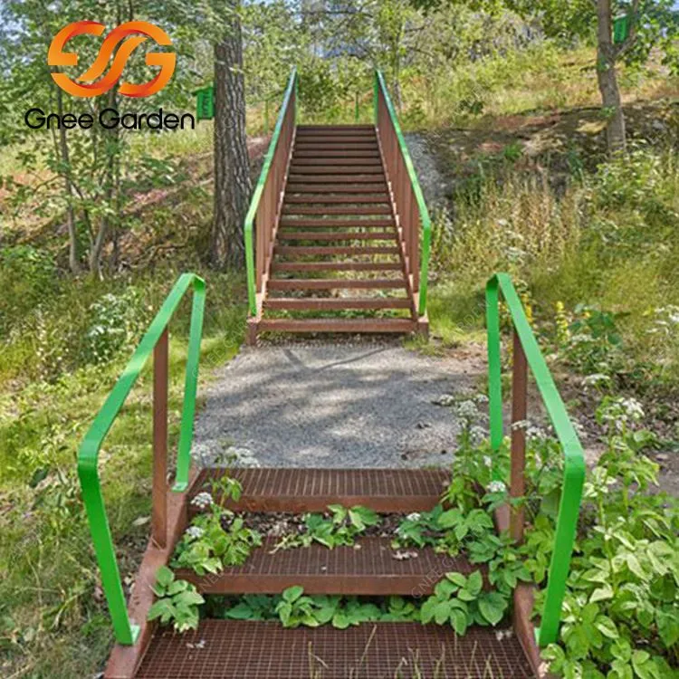 صدئ التجوية سلالم الحديقة الصلب